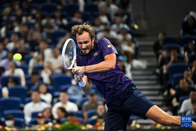 英国网球队爆冷美国网球队,梅德韦杰夫爆发神勇的简单介绍 英国网球队爆冷美国网球队,梅德韦杰夫爆发神勇的简单介绍