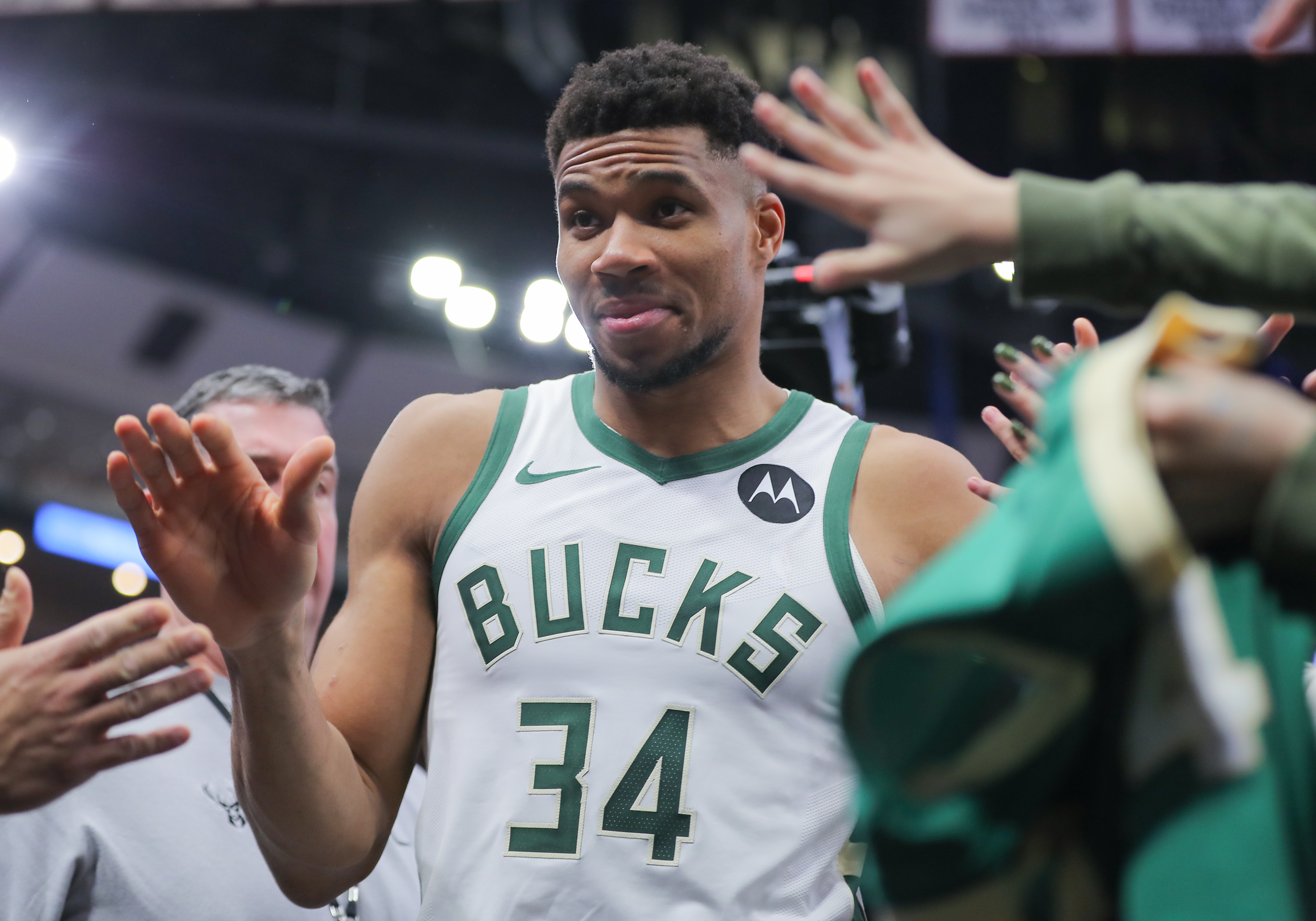 黄蜂翻盘火箭,字母哥惊艳世界的简单介绍 黄蜂翻盘火箭,字母哥惊艳世界的简单介绍