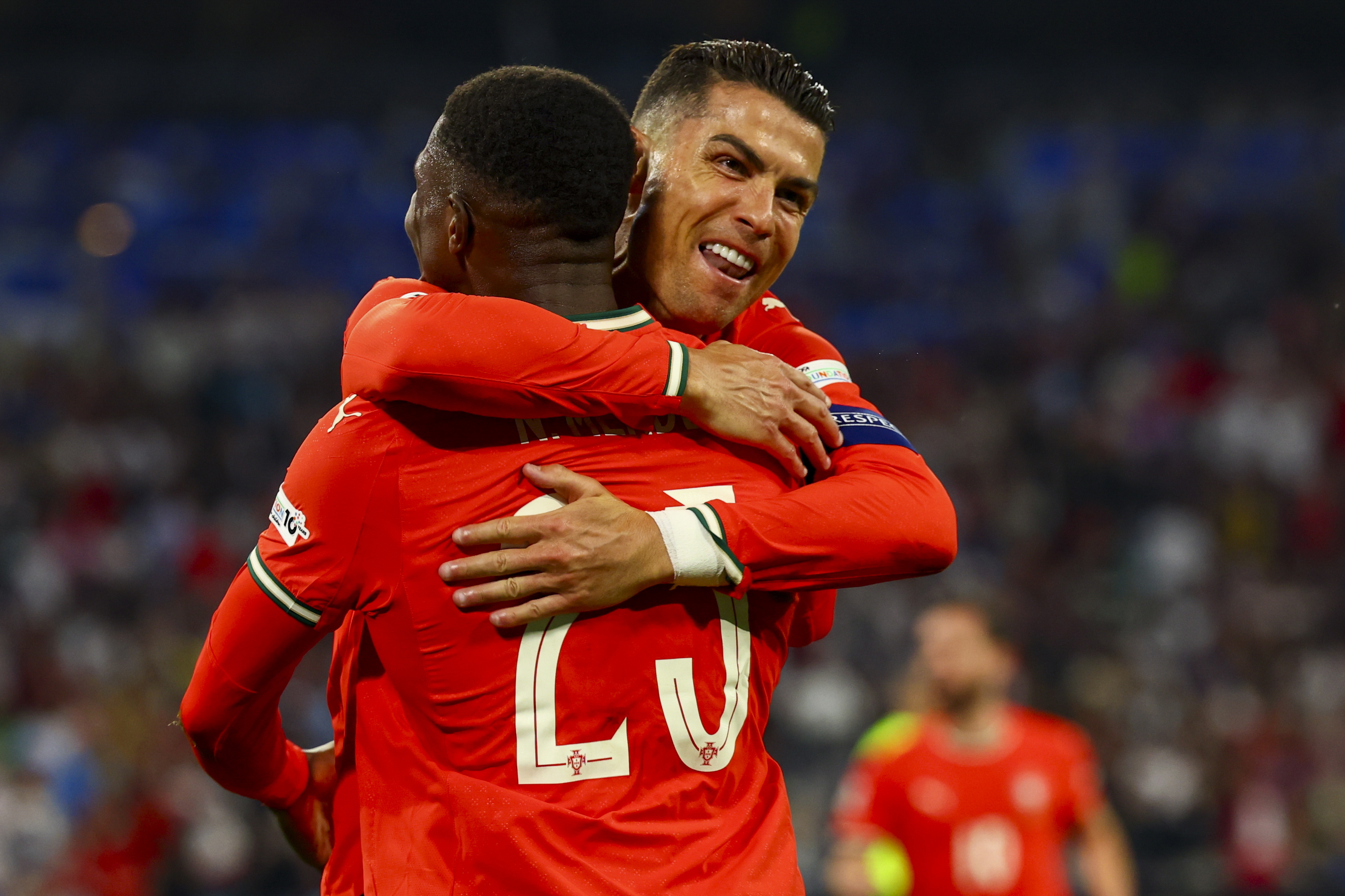 欧国联比赛精彩纷呈,球迷热情高涨的简单介绍 欧国联比赛精彩纷呈,球迷热情高涨的简单介绍