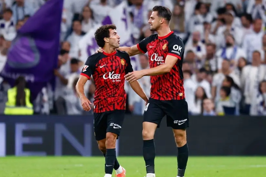 lpl官网-包含欧洲豪门将在赛场上展开激烈较量的词条