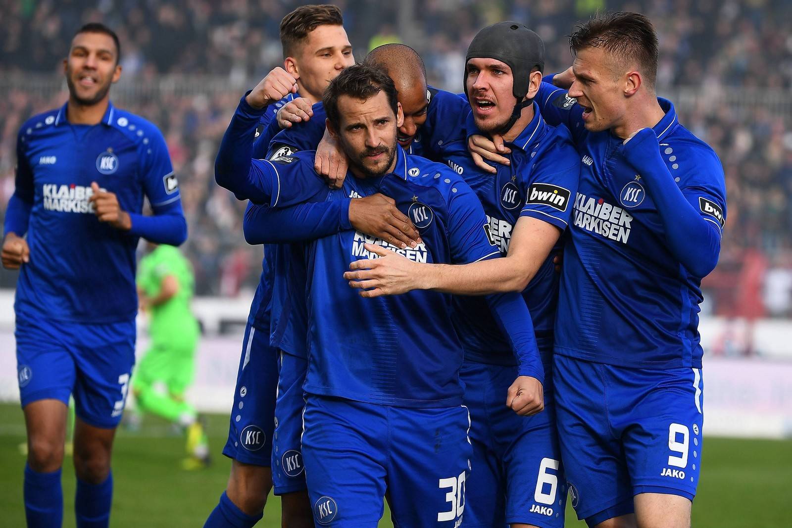 LOL直播入口-汉诺威中场连续进球，成为火力担当