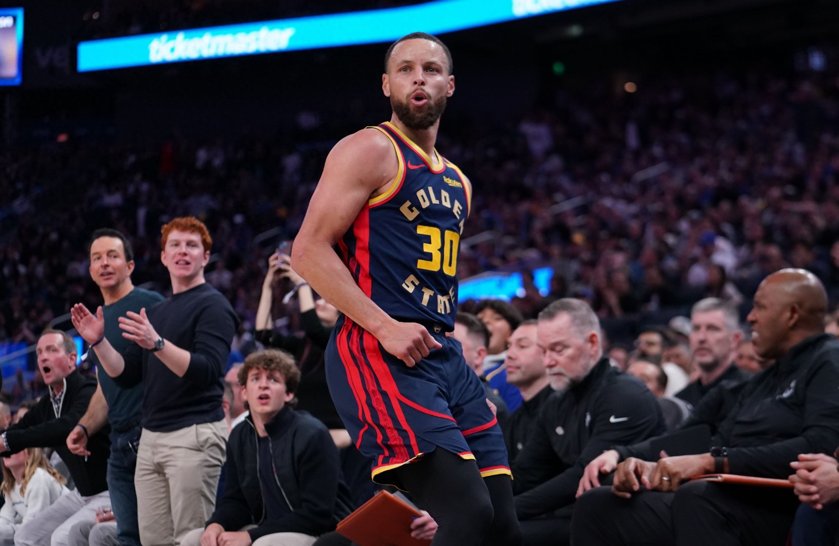 LOL直播入口-包含灰熊核心休战影响球队表现，教练组或须调整战术的词条