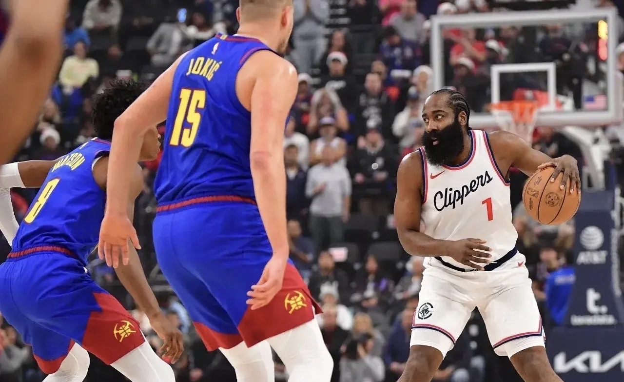 包含快船队持续崛起,乔治与莱昂纳德合作再添胜绩的词条 包含快船队持续崛起,乔治与莱昂纳德合作再添胜绩的词条